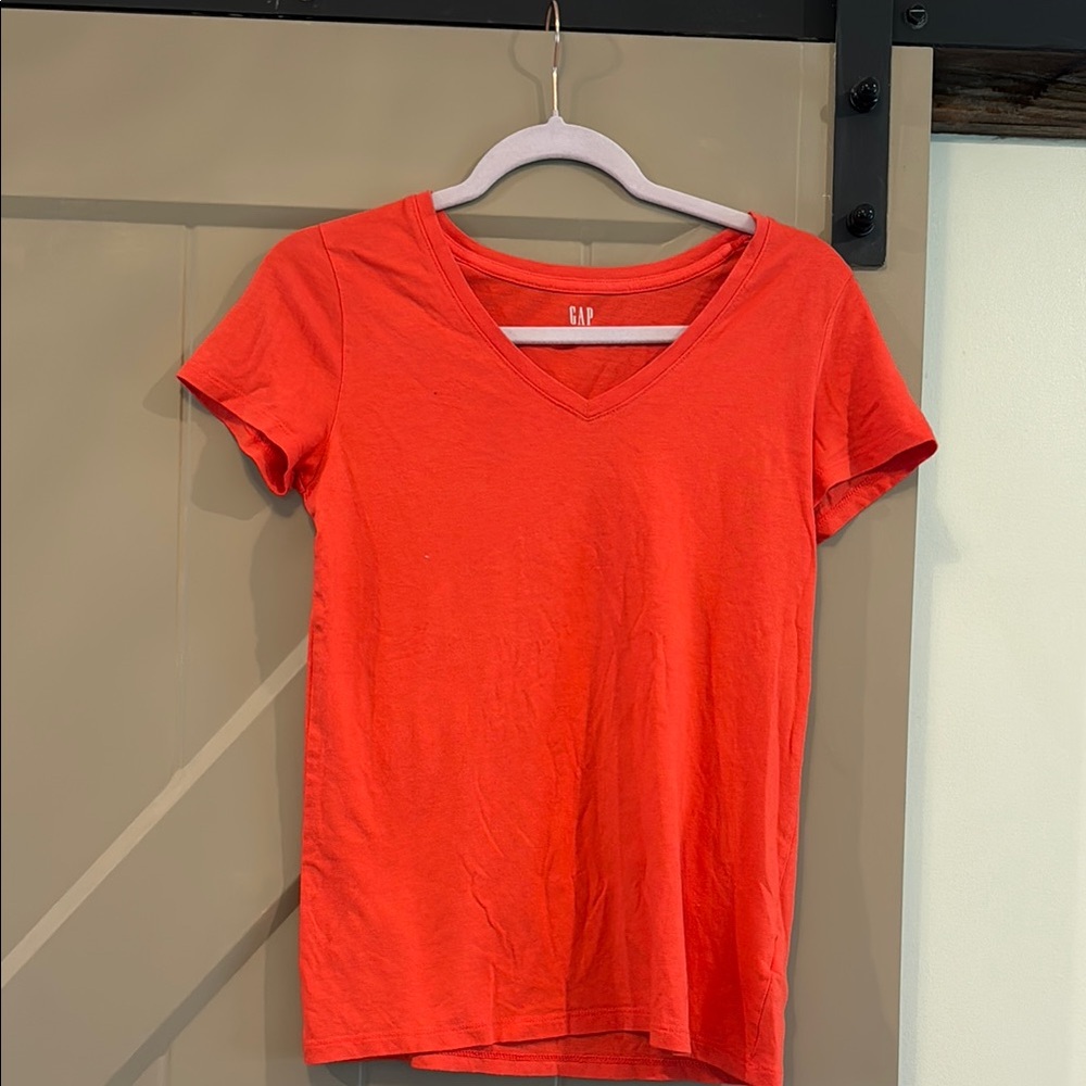 GAP Women's Red V-Neck T-Shirt